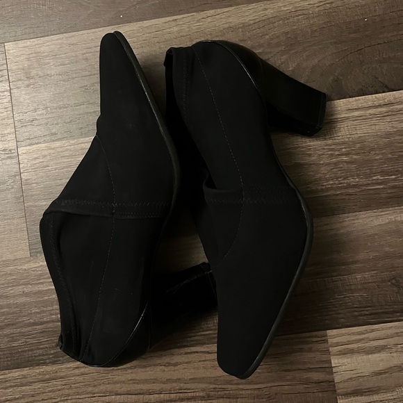 Donald J. Pliner Reya Neoprene Brazillian Crocodile Leather Booties SZ 8 - Picture 3 of 12